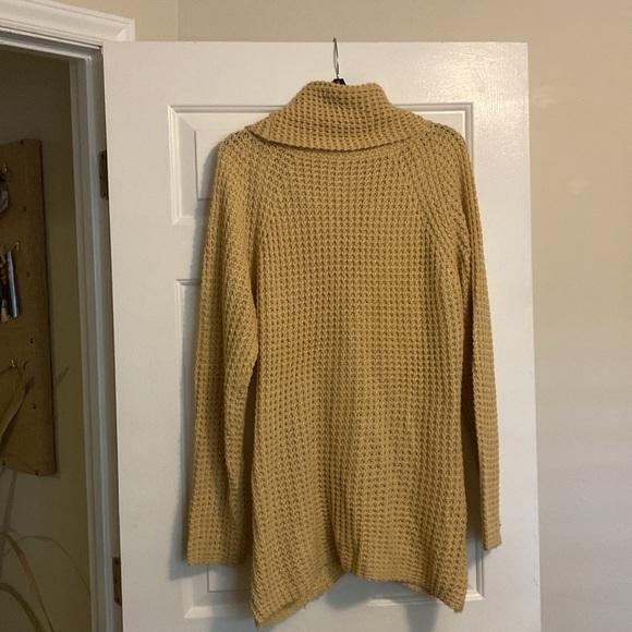 NWOT cable knit cowlneck sweater size medium - Picture 3 of 3